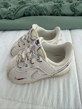 Nike Tennis Shoes Sneakers